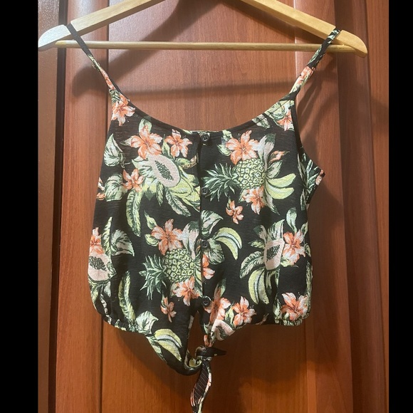 NWOT Floral Crop Top size XS - Picture 2 of 3